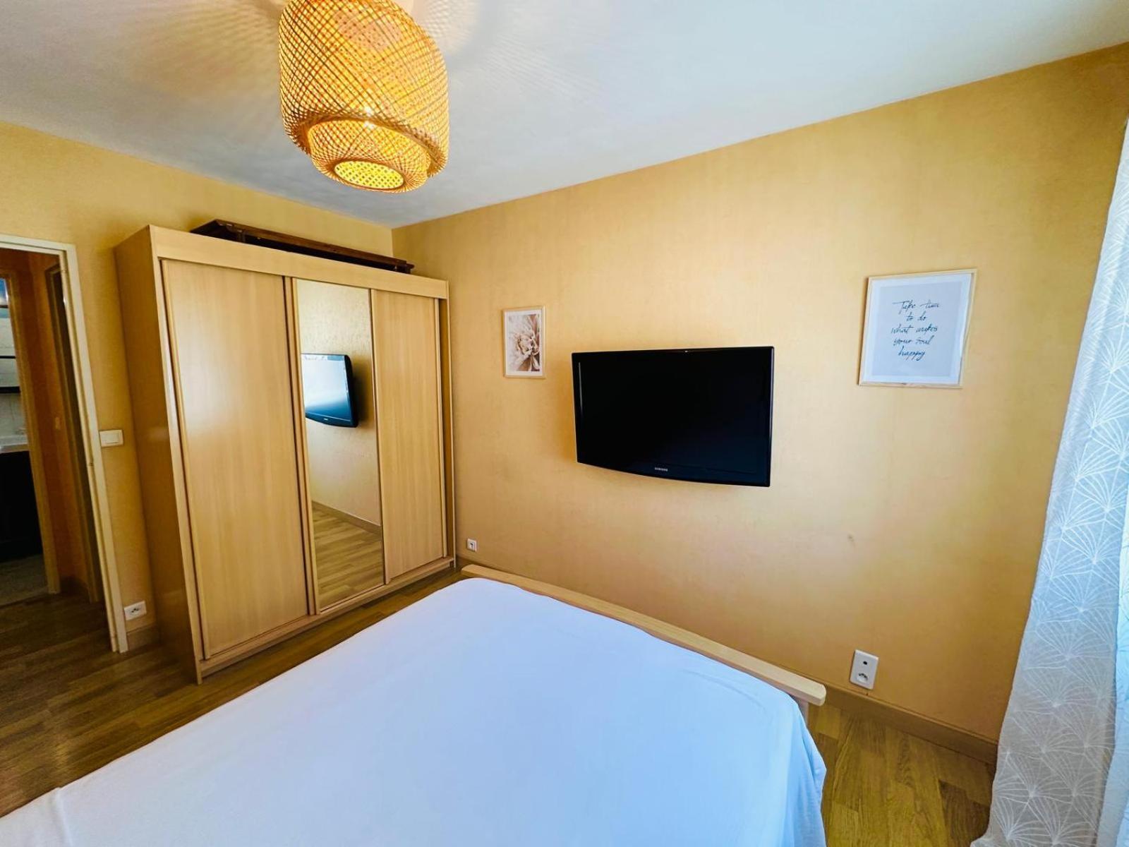 Spacieux 2 Chambres 65M2 Climatise Au Village Medieval Entre Nice Et Antibes Villeneuve-Loubet Exterior foto