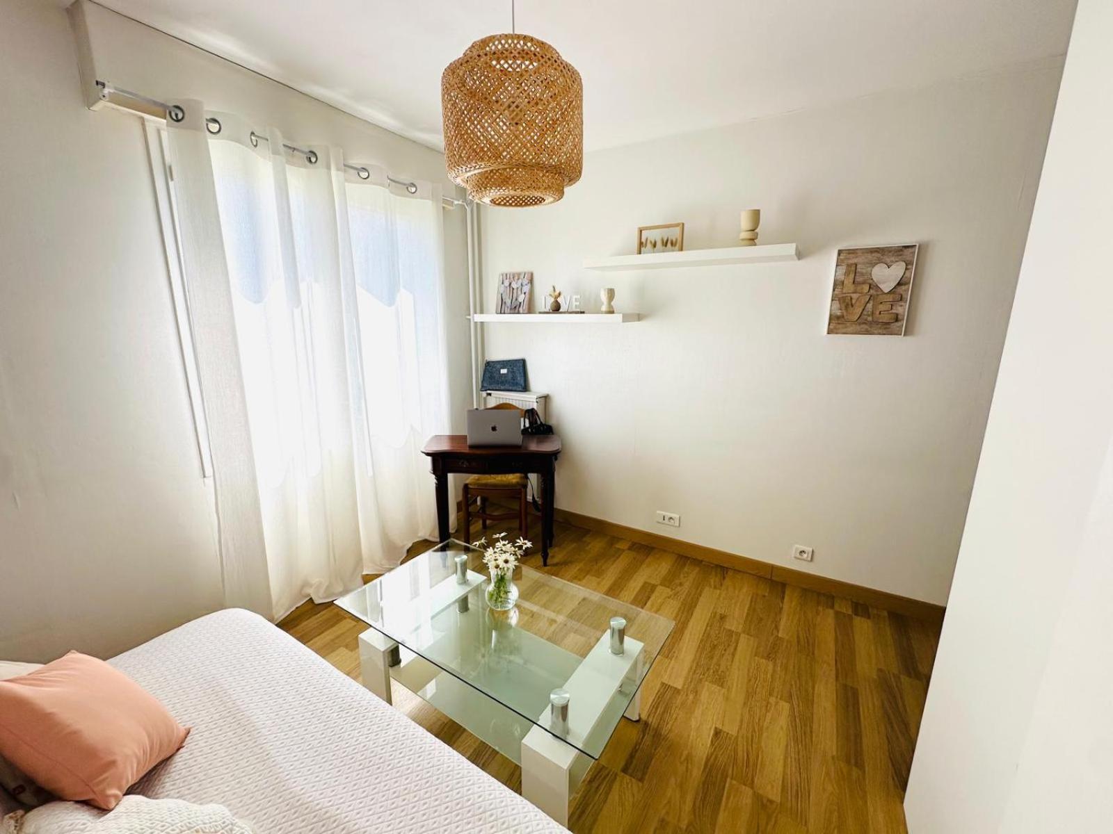 Spacieux 2 Chambres 65M2 Climatise Au Village Medieval Entre Nice Et Antibes Villeneuve-Loubet Exterior foto