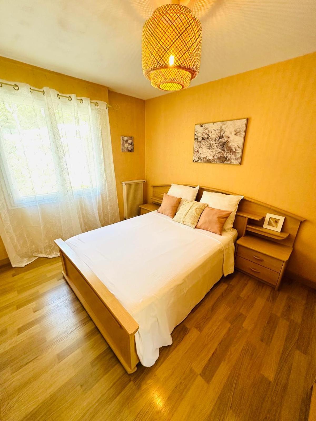 Spacieux 2 Chambres 65M2 Climatise Au Village Medieval Entre Nice Et Antibes Villeneuve-Loubet Exterior foto