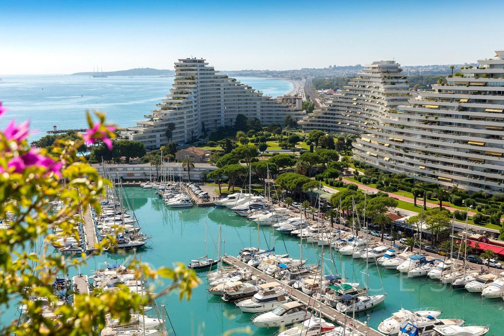 Spacieux 2 Chambres 65M2 Climatise Au Village Medieval Entre Nice Et Antibes Villeneuve-Loubet Exterior foto